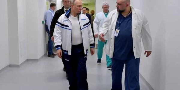 Vladimir Putin vizitează centrul medical Kommunarka Rusia unde sunt trataţi bolnavii de coronavirus FOTO Profimedia
