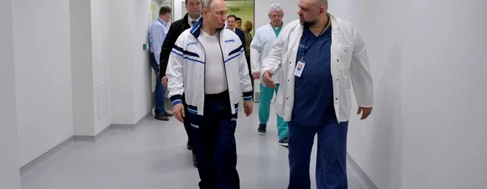 Preşedintele rus Vladimir Putin, primul din stânga, într-o vizită de PR  la un spital pentru bolnavii de covid-19, boala provocată de noul coronavirus FOTO Profimedia
