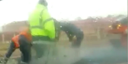 Asfaltare pe ninsoare - Dorel de la Eforie Sud Sursa cititor Adevărul