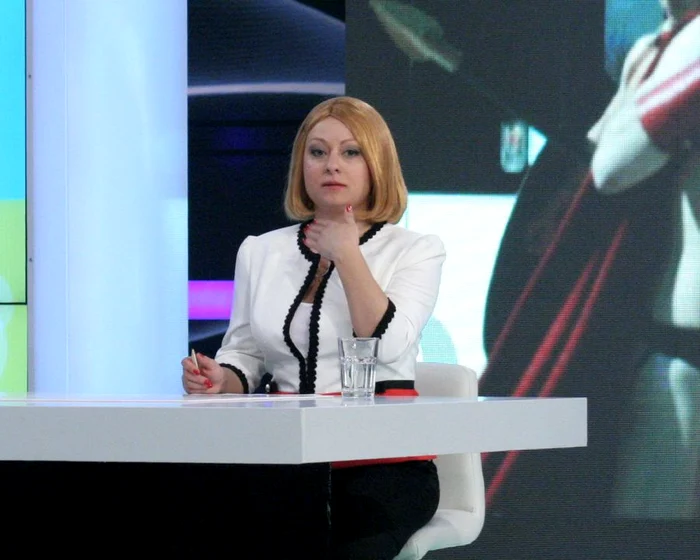Urmăriţii «Mondenii» live, sâmbătă seară la ora 21.30. (Foto: Prima TV)