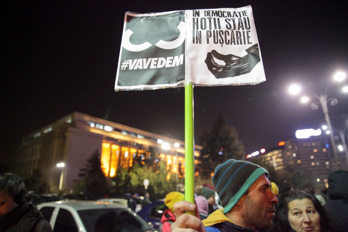 Protestatarii au venit pregătiți de acasă cu pancarte
