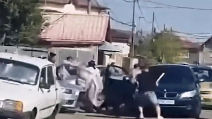 Polițiștii au găsit asupra celor implicați, arme albe - Foto Arhivă