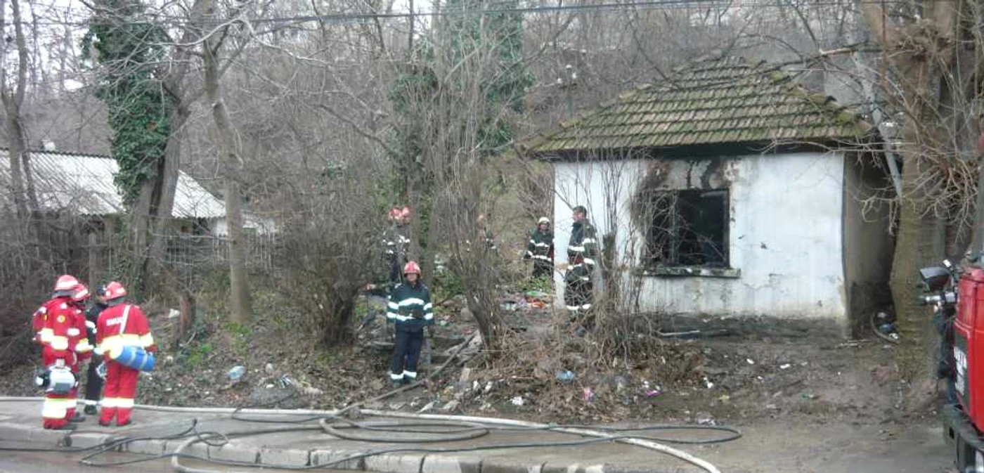 Incendiul a avut loc azi dimineaţă FOTO Adevărul