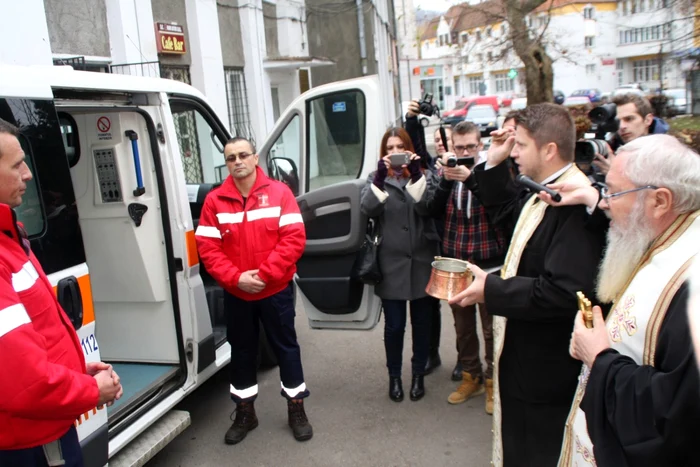 Ambulanţa a fost stinţită astăzi în prezenţa ÎPS Andrei Andreicuţ FOTO: Bianca Sara/Adevărul