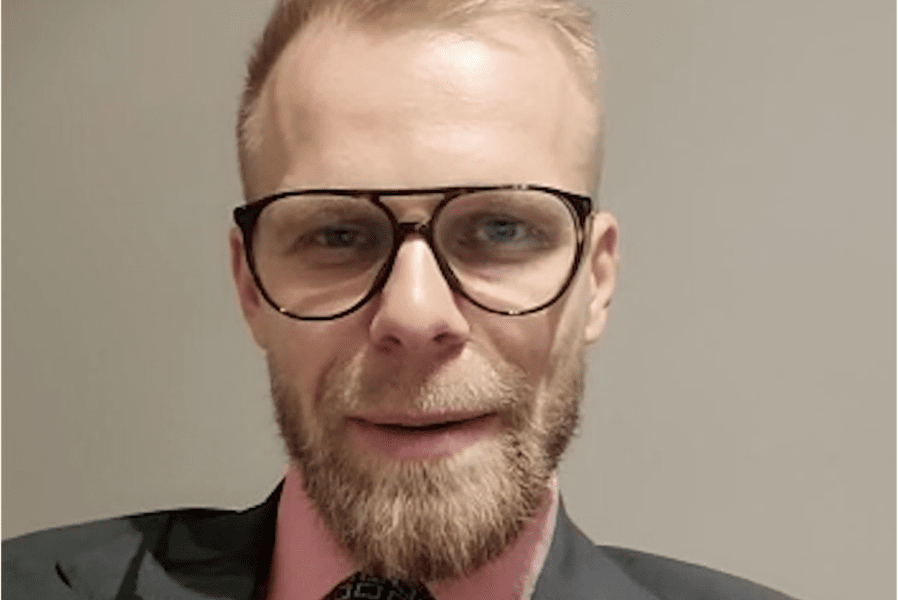 Alex Drăgan: „Cred în România pentru că aici am croit cele mai frumoase costume, cămăși și în special idei”
