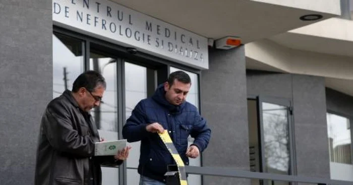 Poliţiştii fac cercetări la faţa locului Foto: Victor Boldîr