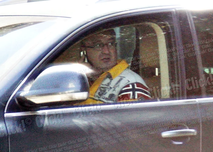 Chiar şi la volan, unde nu e  permis vorbitul la telefon,  Blejnar a discutat  minute în şir