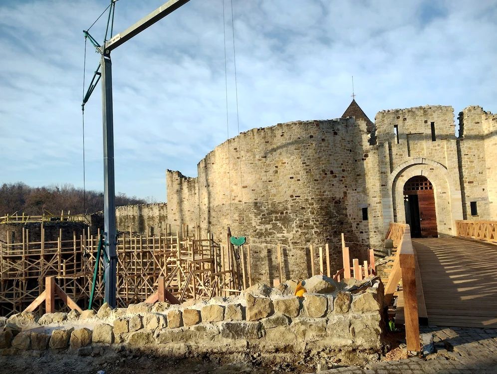 Restaurarea cetății continuă și în prezent FOTO Muzeul Național al Bucovinei