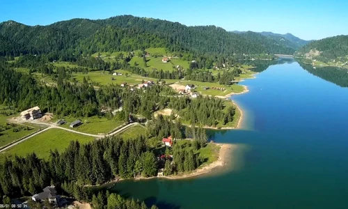lacul colibita jpg