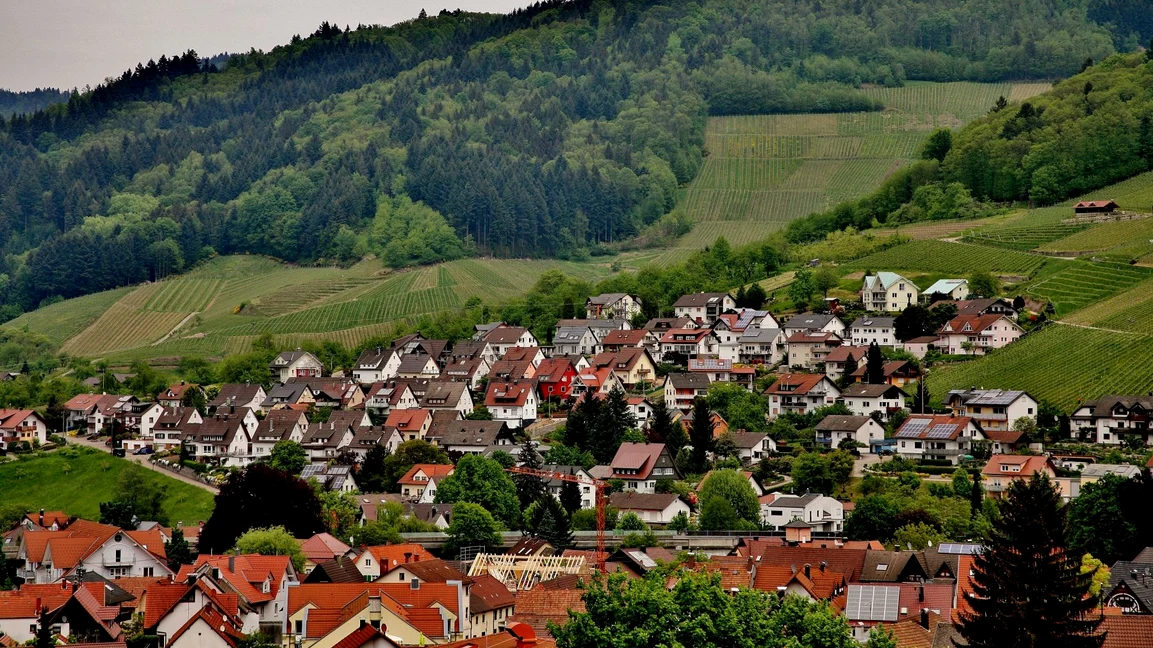 Satul din România ajuns faimos după o simplă fotografie: 75.000 de likeuri / Foto: Freepik