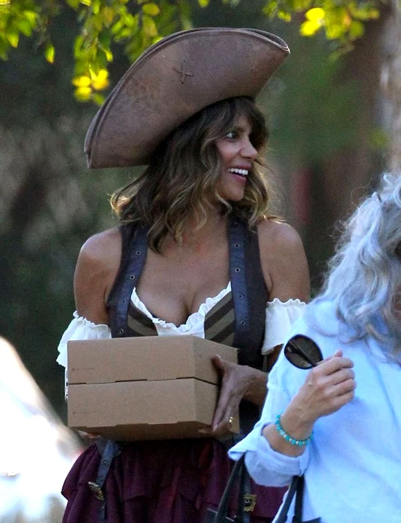 Halle Berry Takes Her Daughter To A Neighborhood Halloween Party jpeg