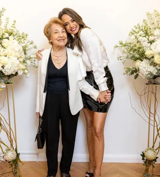 Andreea Raicu, alături de mama ei la lansarea noii colecții Sursa: Instagram