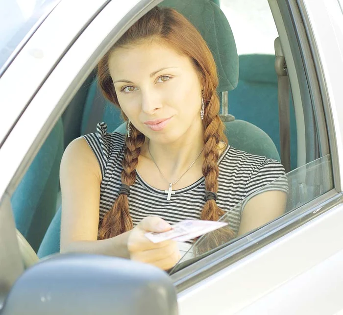 
    Amendă între 765 şi 1.700 de lei dacă  ţi-a expirat  inspecţia tehnică  