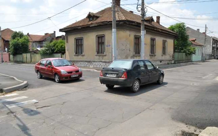 Intersecţia străzilor Independenţei cu Mareşal Averescu FOTO Corina Macavei