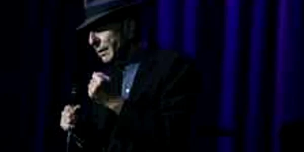 Cohen a susţinut aseară un concert impresionant în Piaţa Constituţiei din Bucureşti