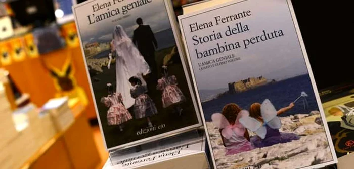 Cărţi ale autoarei italiene Elena Ferrante, expuse într-o librărie din Roma Foto AFP