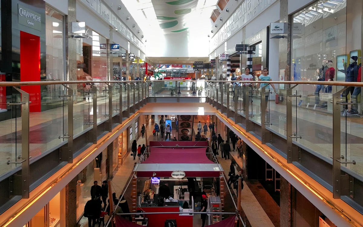 Vedere panoramică a unui mall