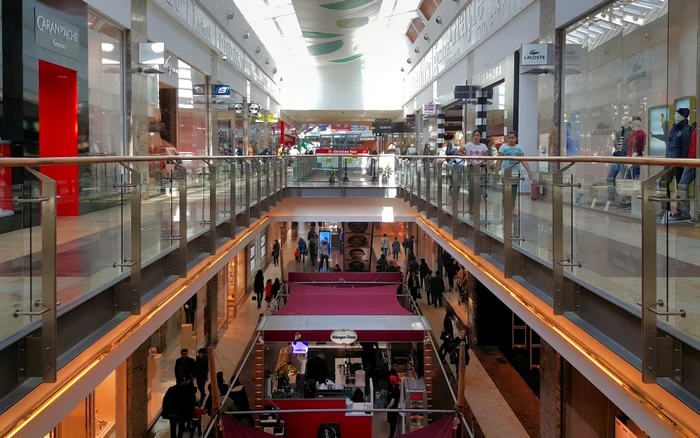 Vedere panoramică a unui mall