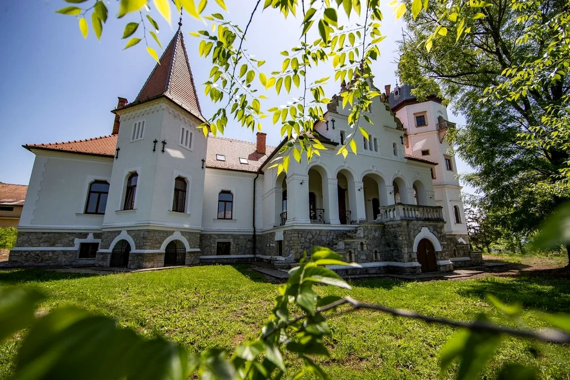 Castelul Banffy din Sancrai (© România Atractivă)