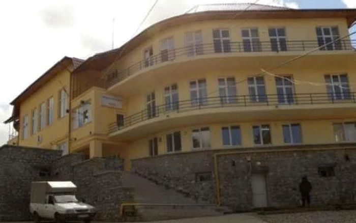 Spitalul din Săcele a fost închis în guvernarea Boc, dar Primăria Săcele a câştigat în instanţă redeschiderea acestuia FOTO Antena Braşovului