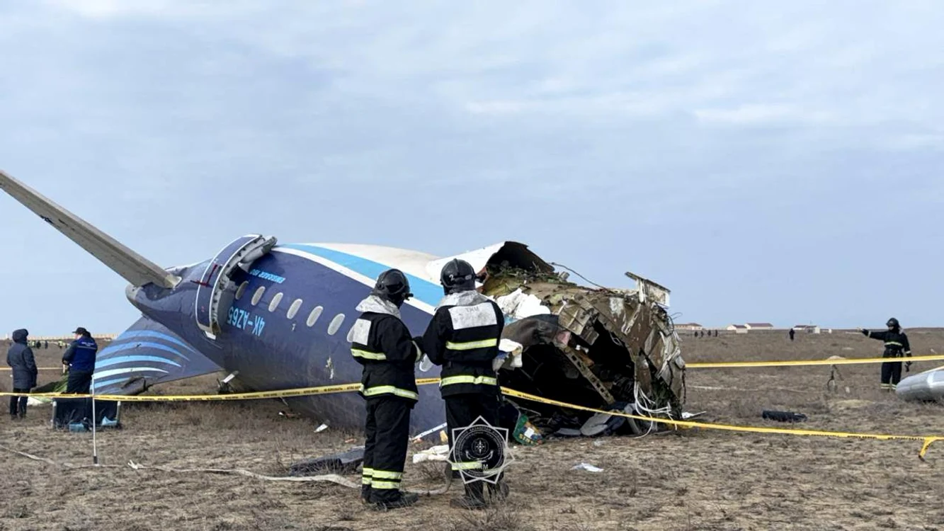 Avionul s-a prăbușit lângă orașul Aktau din Kazahstan FOTO PROFIMEDIA