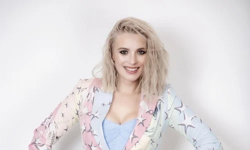 5 diana dumitrescu prezinta emisiunea mireasa jpg jpeg