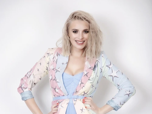 5 diana dumitrescu prezinta emisiunea mireasa jpg jpeg