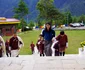 Regina Jetsun Pema cu fiii ei, Prințul Jigme Namgyel și Prințul Ugyen Wangchuck, la Forumul de inovație. FOTO: Casa Regală din Bhutan