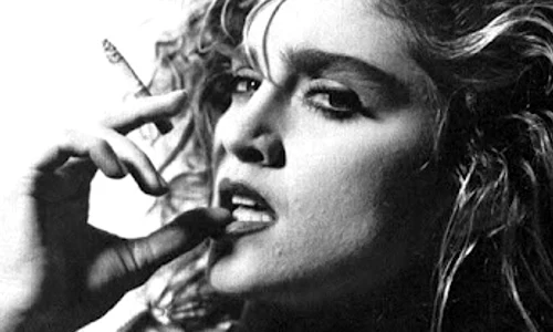 Madonna nu a fumat decât pentru pictoriale sau videoclipuri jpeg