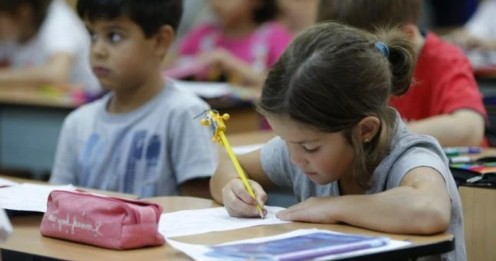 Elevii de clasa a II-a dau, marţi, proba de citire în Limba română FOTO Eduard Enea