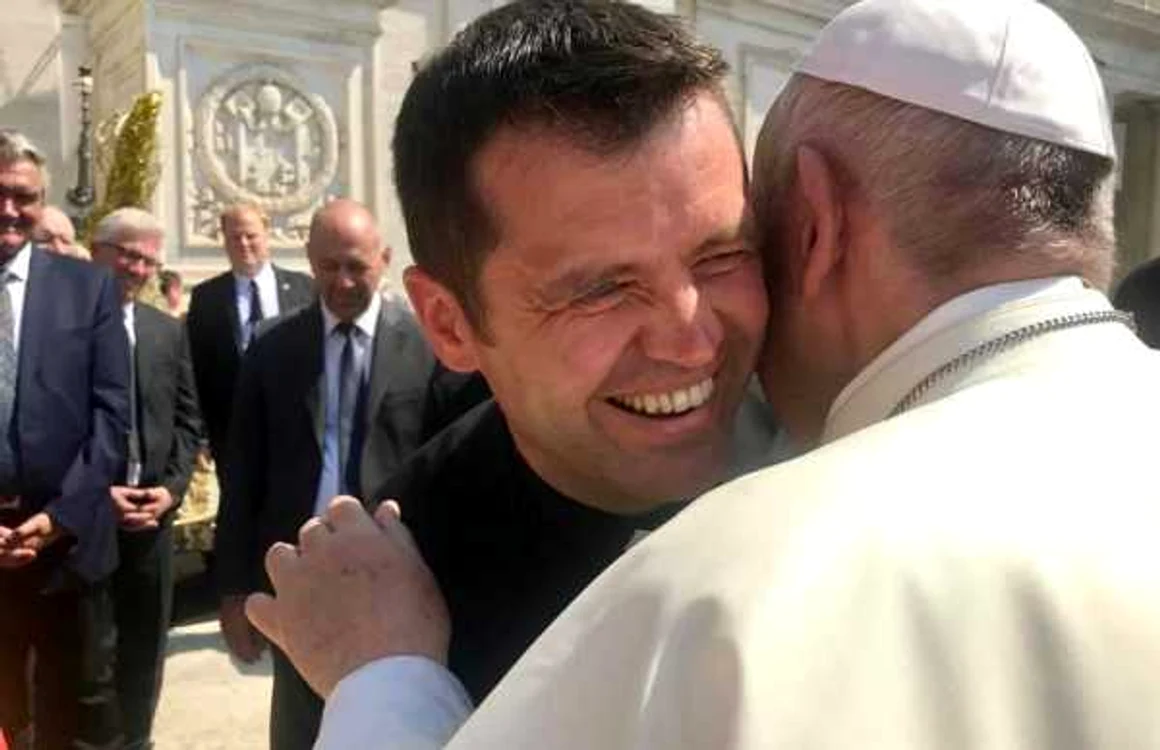 francisc dobos si papa francisc foto arhiva personala francisc dobos