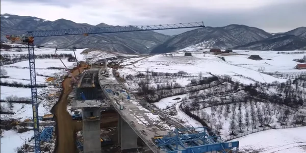 Viaductul Tălmăcel din tronsonul I Şelimbăr - Boiţa al Autostrăzii Sibiu Piteşti Foto captură video - You Tube - Radu Ignat