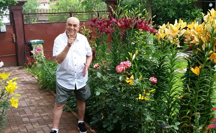 Benone Sinulescu s-a mutat în Arad, stă la casă și are o curte de vis