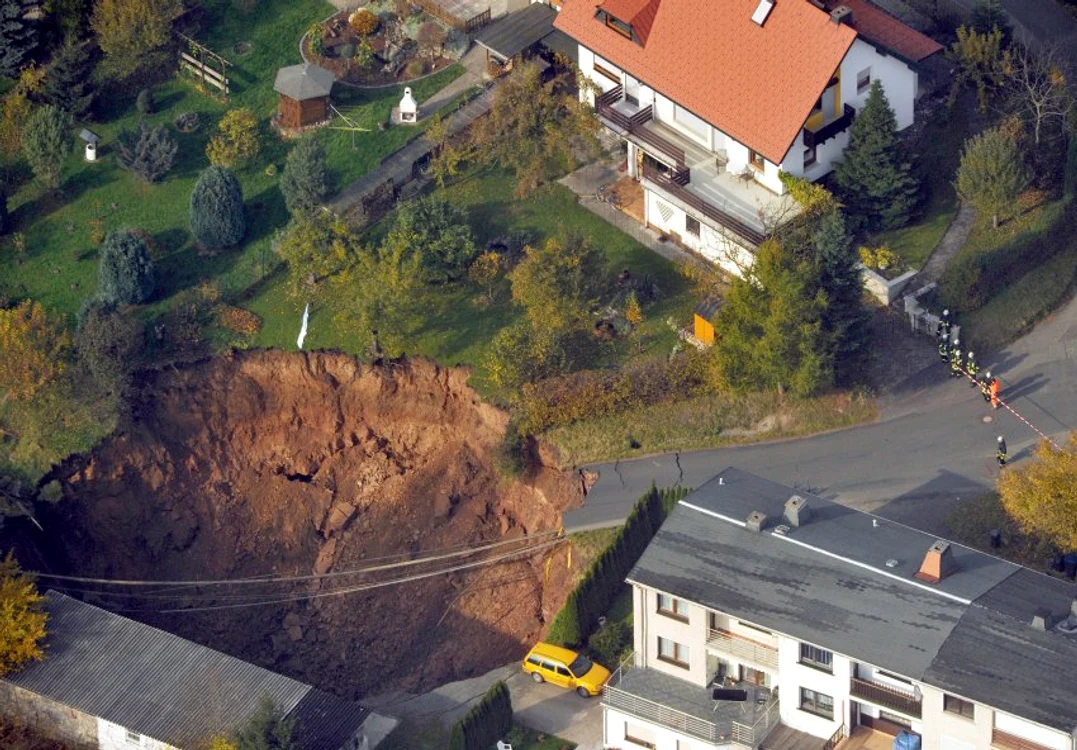 Groapa uriaşă din oraşul german Schmalkalden FOTO: Spiegel Online