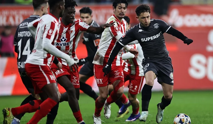 Olimpiu Moruțan (dreapta) a debutat la Rapid (FOTO: Sportpictures)