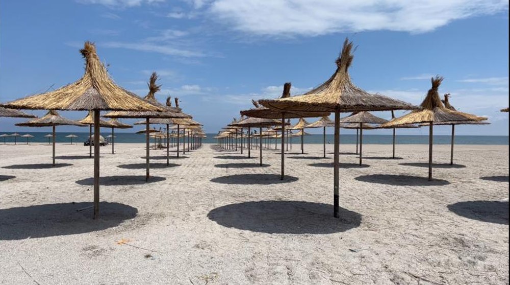 Revolta operatorilor de plajă din stațiunea Mamaia. „Taxele pentru beach-baruri au explodat și suntem și în ilegalitate”
