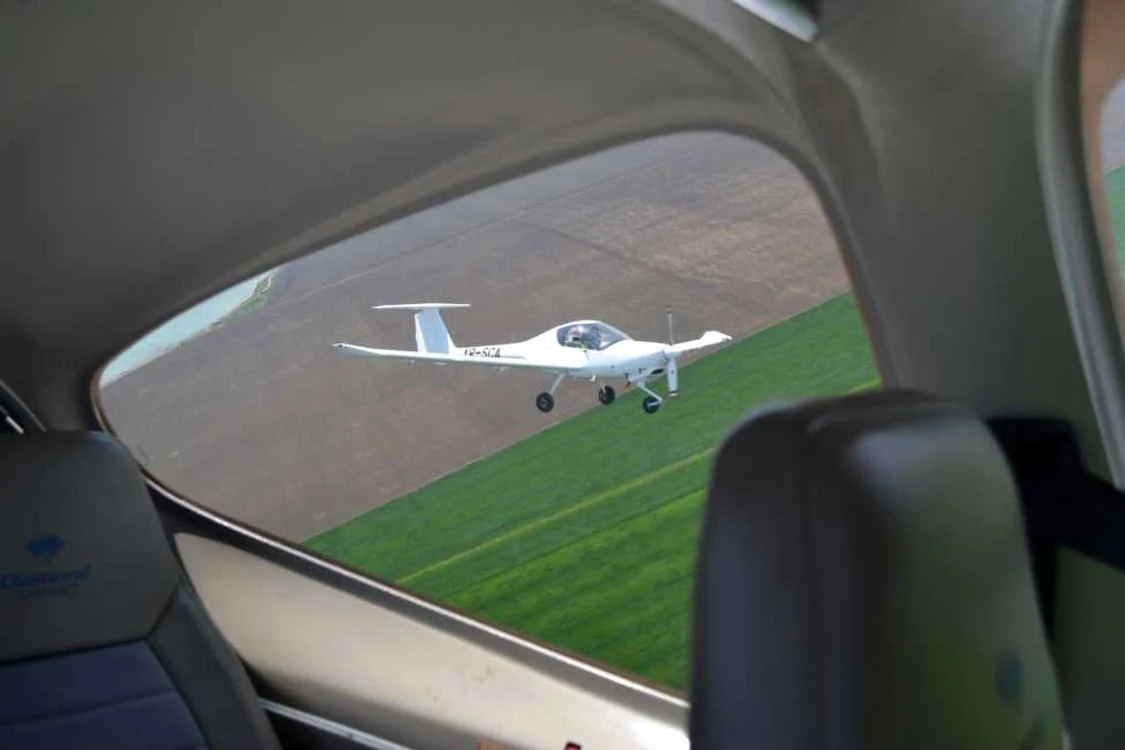 Zbor cu avionul de la Scoala de Pilotaj Tuzla