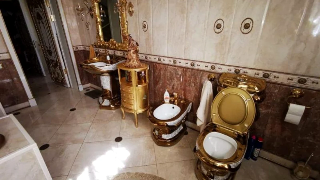 Aşa arată baia unui colonel de Poliţie
