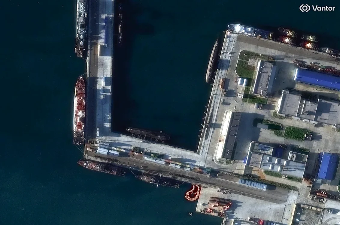 Submarine din clasa Kilo în portul Novorossiisk pe 11 decembrie FOTO Vantor via Business Insider