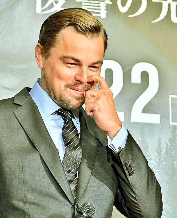 Actorul de 41 de ani îşi face de cap în cluburile din New York