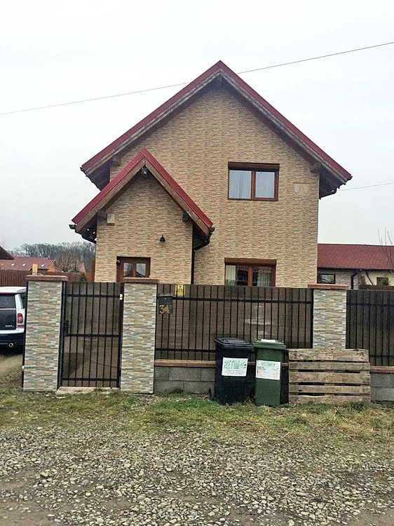 Brigitte a cumpărat pentru fiul ei o casă la Dumbrăviţa de 130 mp