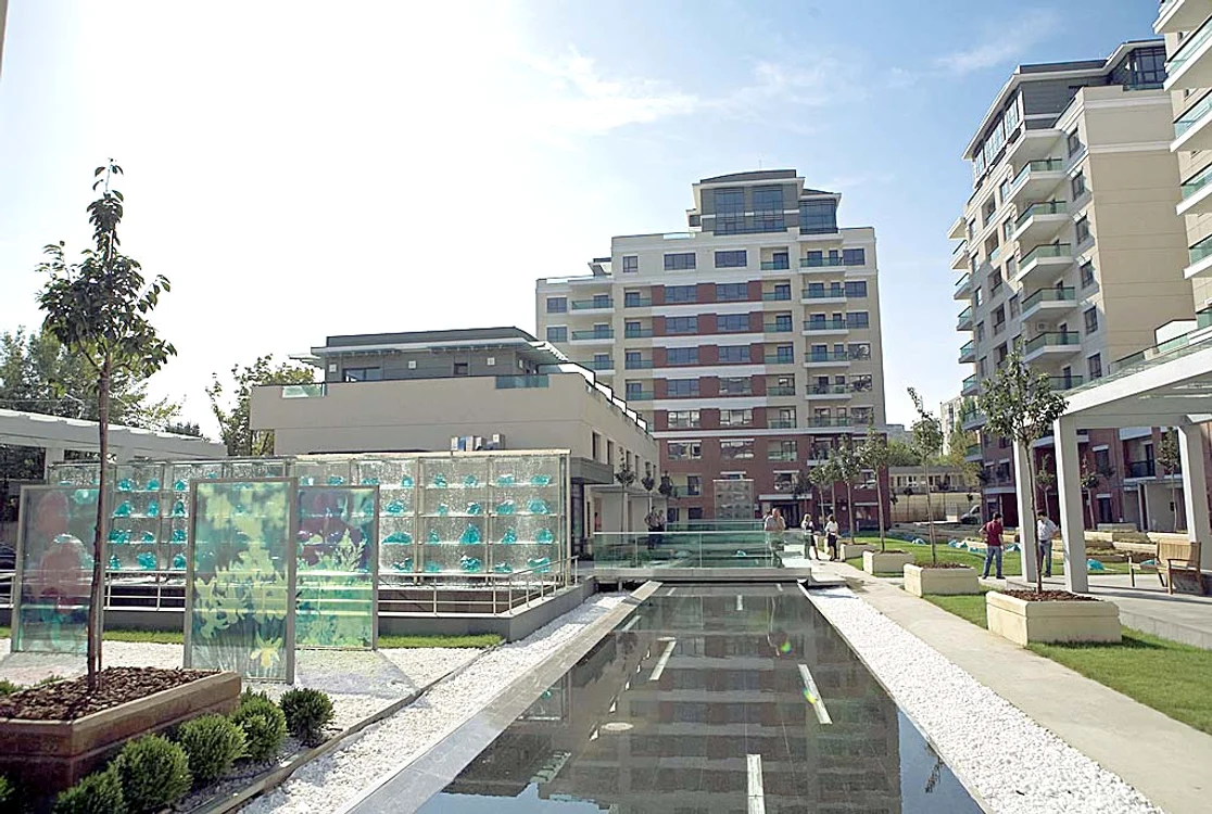 Acesta e complexul  rezidenţial în care  Bianca are un  apartament cu  două camere