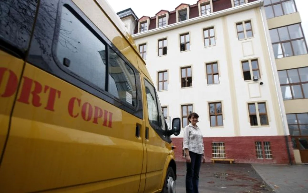Microbuzele luate pe post de autobuze şcolare vor fi folosite numai pentru transportul elevilor Foto: Adevărul