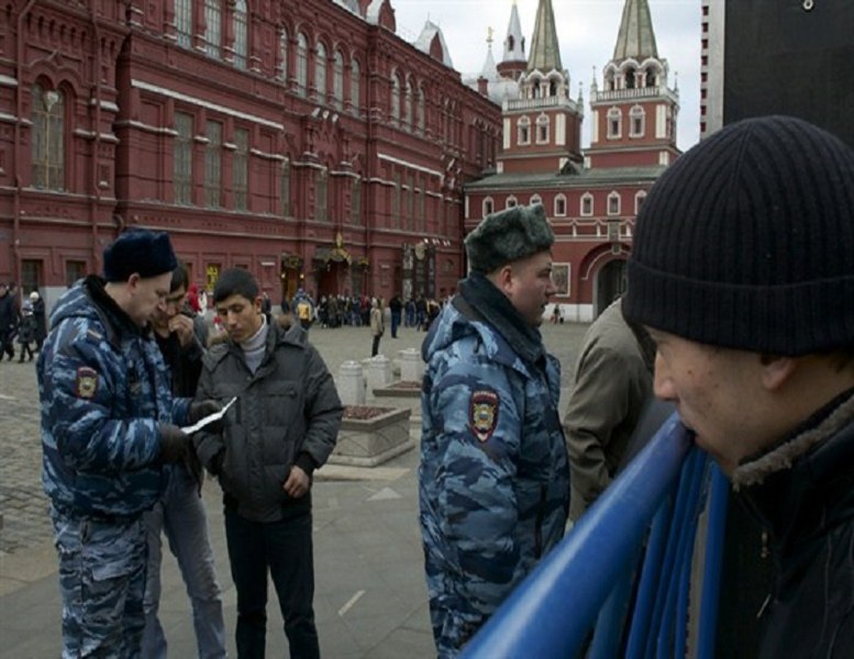 Chiar dacă duce lipsă de forță de muncă, Rusia va înăspri legile pentru migranți în urma atacului de la sala de concerte de lângă Moscova