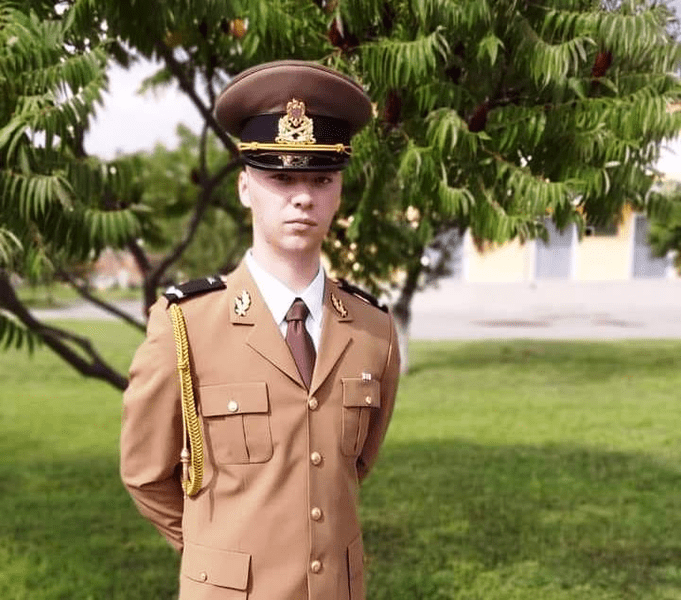 Sora militarului găsit mort la Focșani susține că acesta nu s-a sinucis. „Nu e împușcat în cap“
