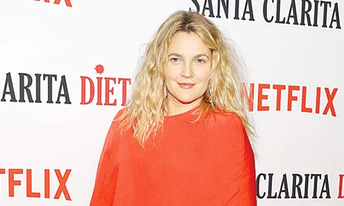 Drew Barrymore, 43 de ani, foloseşte tratamentele cu venin de viperă jpeg