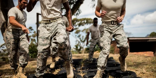 Antrenamente militare FOTO SHUTTERSTOCK