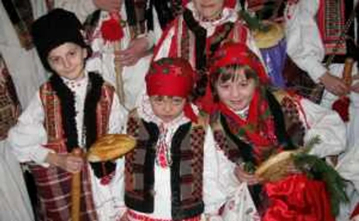 Copiii reînvie tradițiile an de an