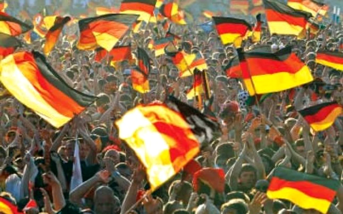 Germanii cântă mândri „Deutschland über alles”  p Foto: reuters