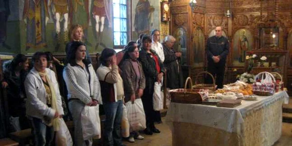 Deţinutele au primit pachete cadou şi au asistat la slujbă
